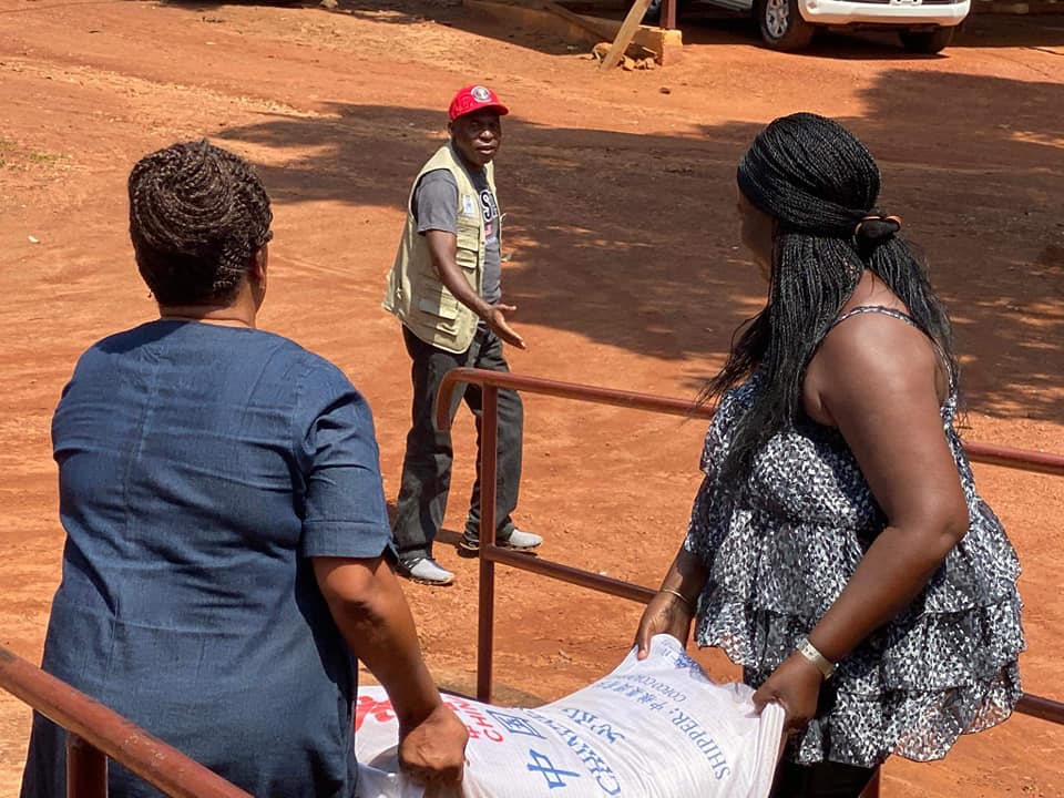 LES SINISTRÉS DE L'ÎLE MBONGOSSOUA EN TRANSITION SUR LE SITE DE L'OMNISPORT SONT RAMENÉS SUR LE SITE AMÉNAGÉ DE SOCADA